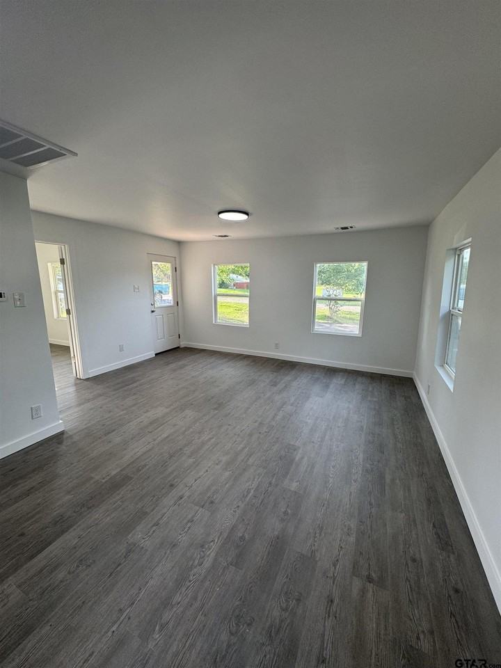 606 W Wolfe St - Photo 5 of 19