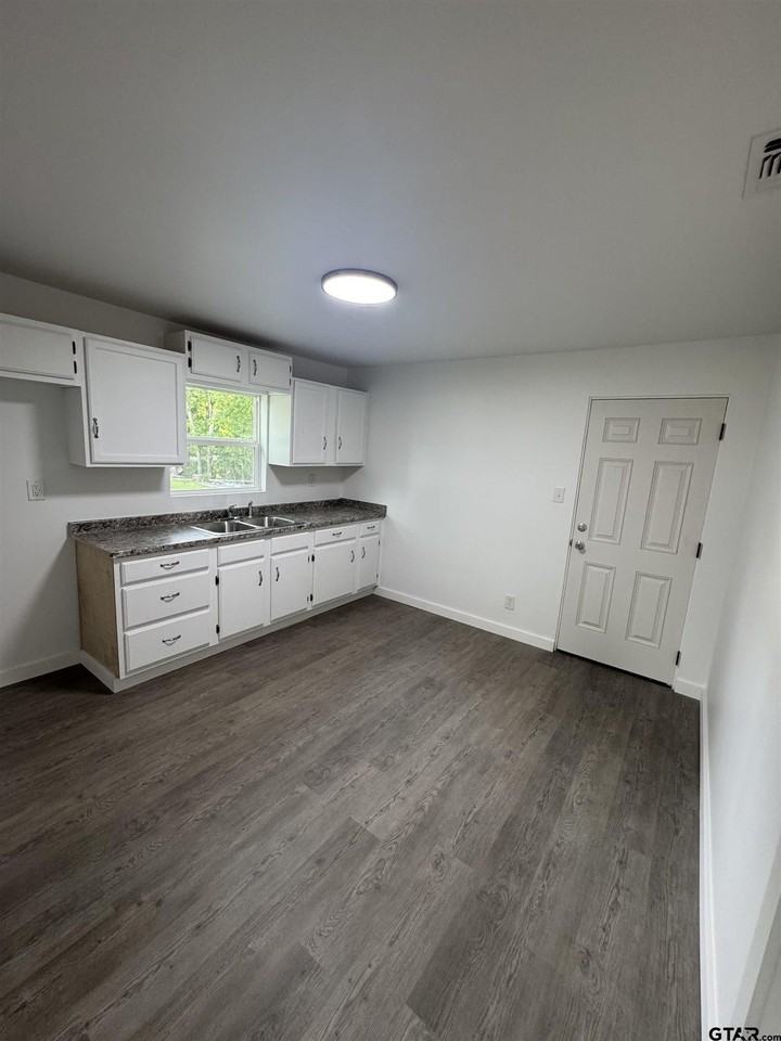 606 W Wolfe St - Photo 6 of 19