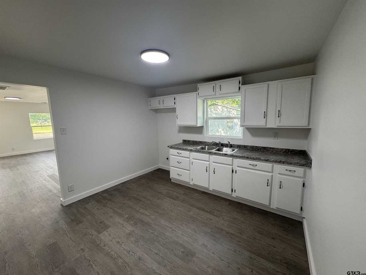 606 W Wolfe St - Photo 7 of 19