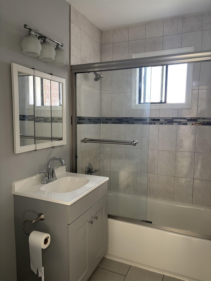 17-19 68th St #15 - Photo 4 of 6