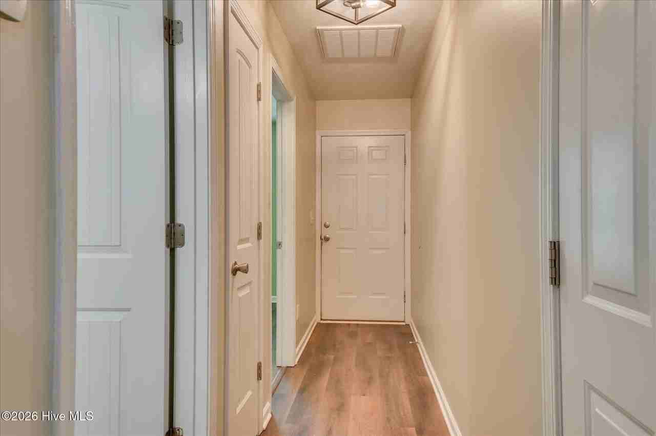281 Lynbrook Way - Photo 6 of 43
