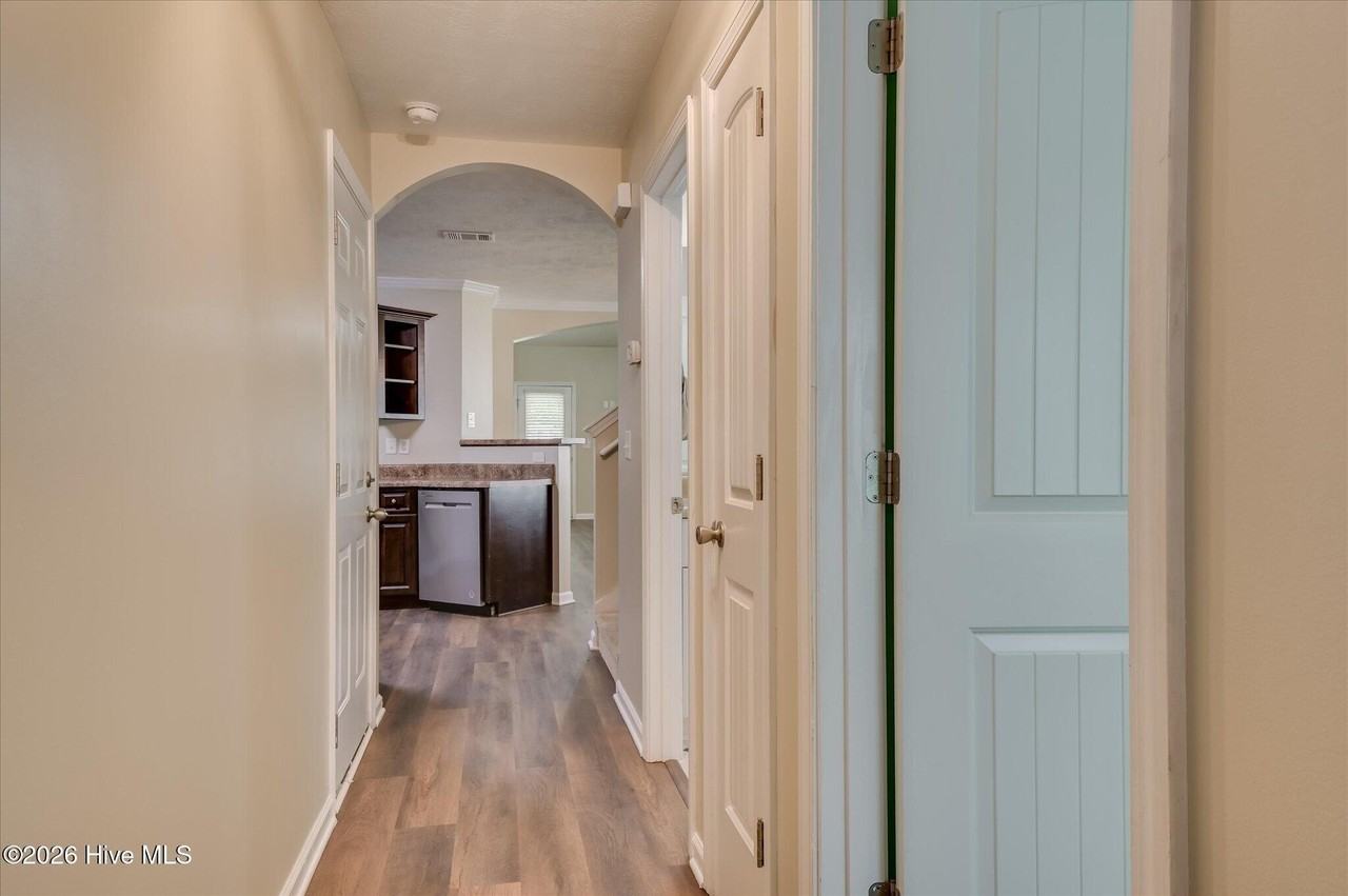 281 Lynbrook Way - Photo 7 of 43