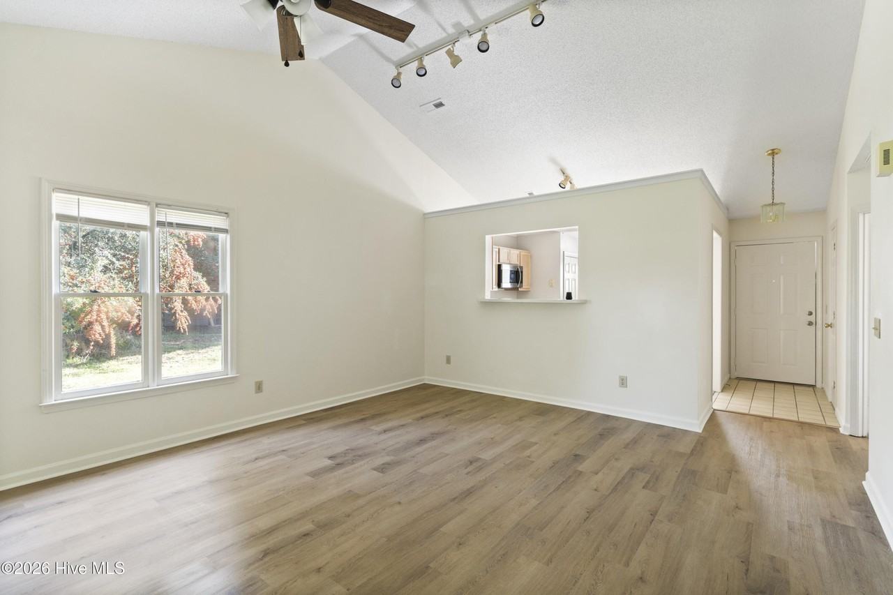 3024 Remington Dr - Photo 4 of 41