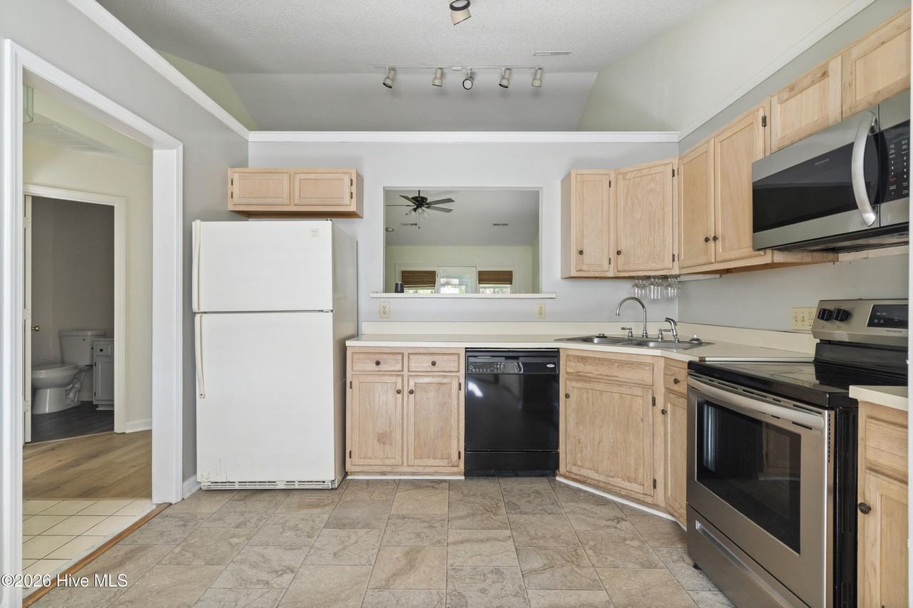3024 Remington Dr - Photo 7 of 41