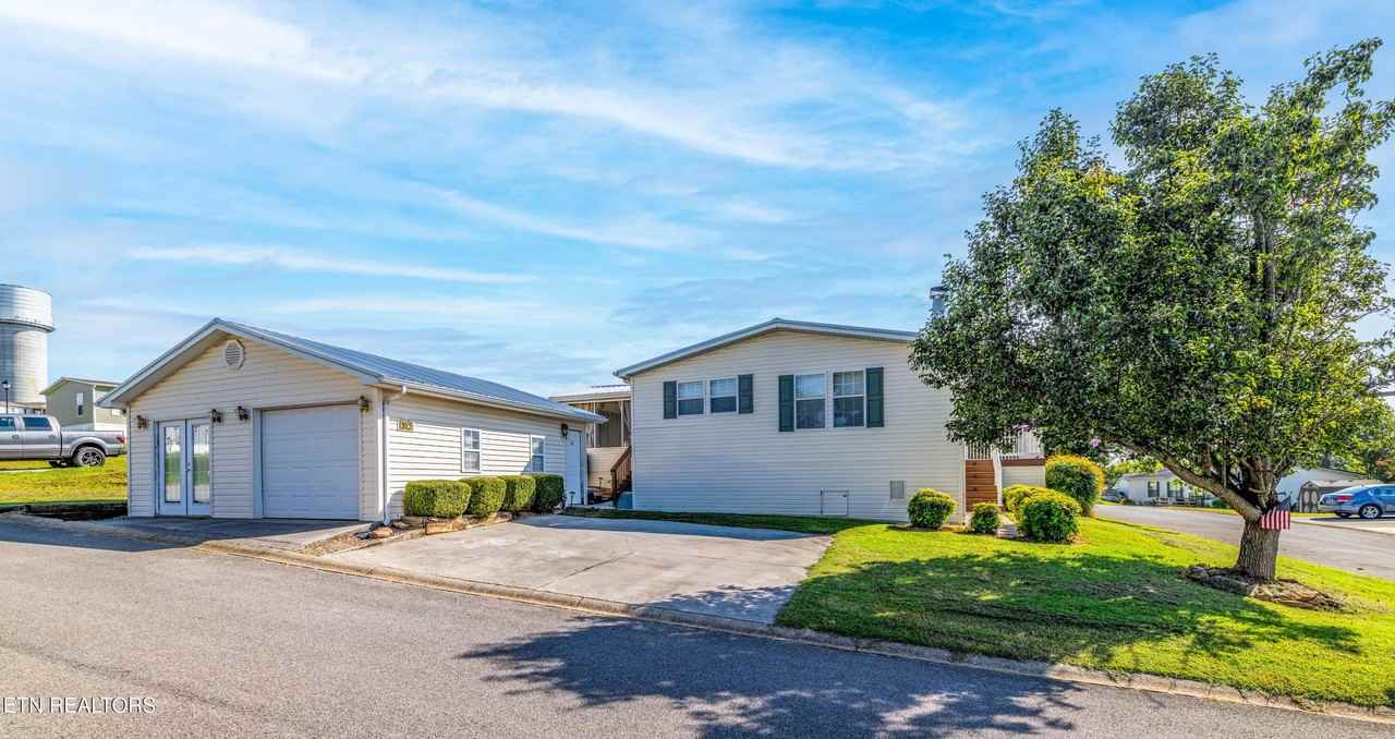 1322 Silver Charm Way - Photo 3 of 50