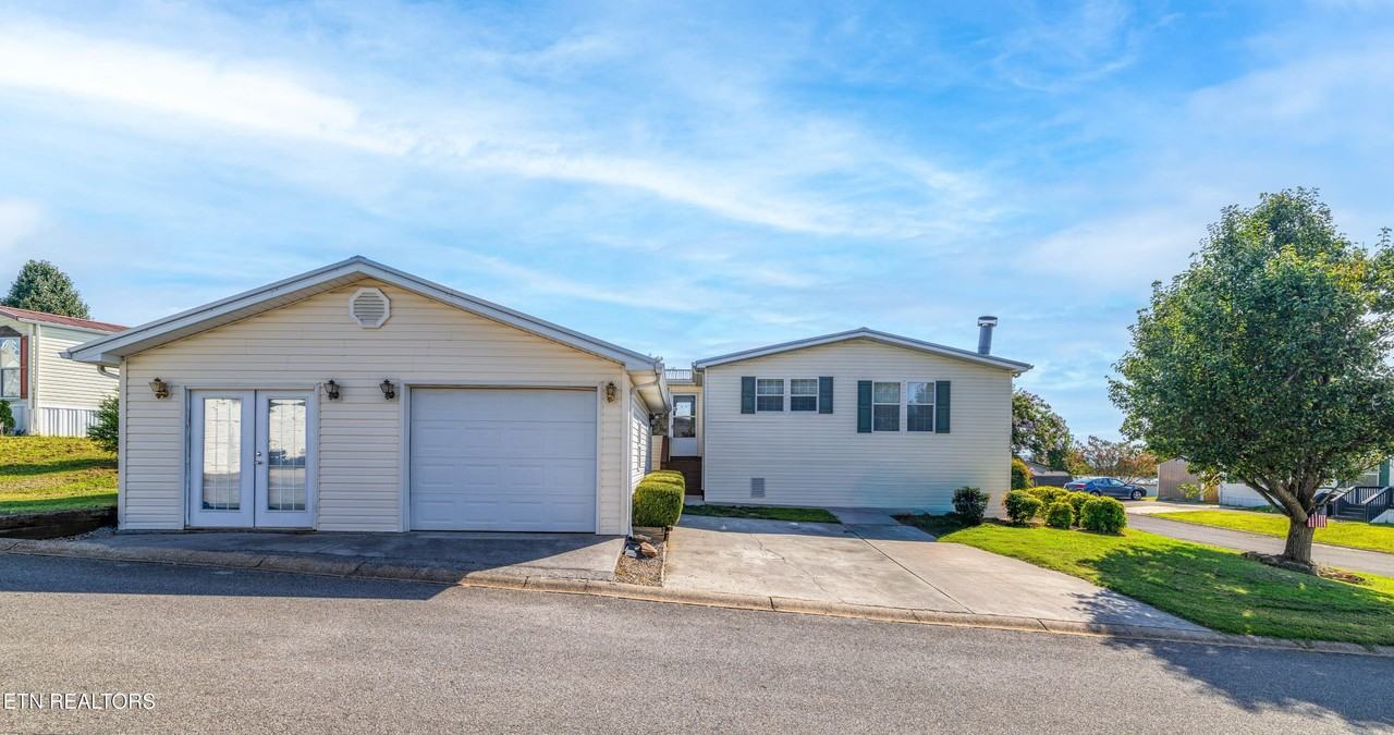1322 Silver Charm Way - Photo 4 of 50
