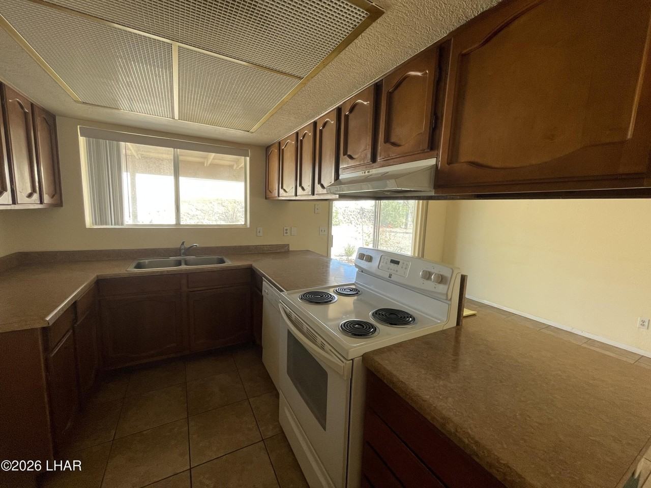 460 Brite Dr - Photo 2 of 13