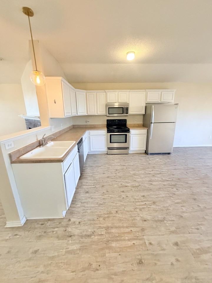 6202 17th St - Photo 4 of 11