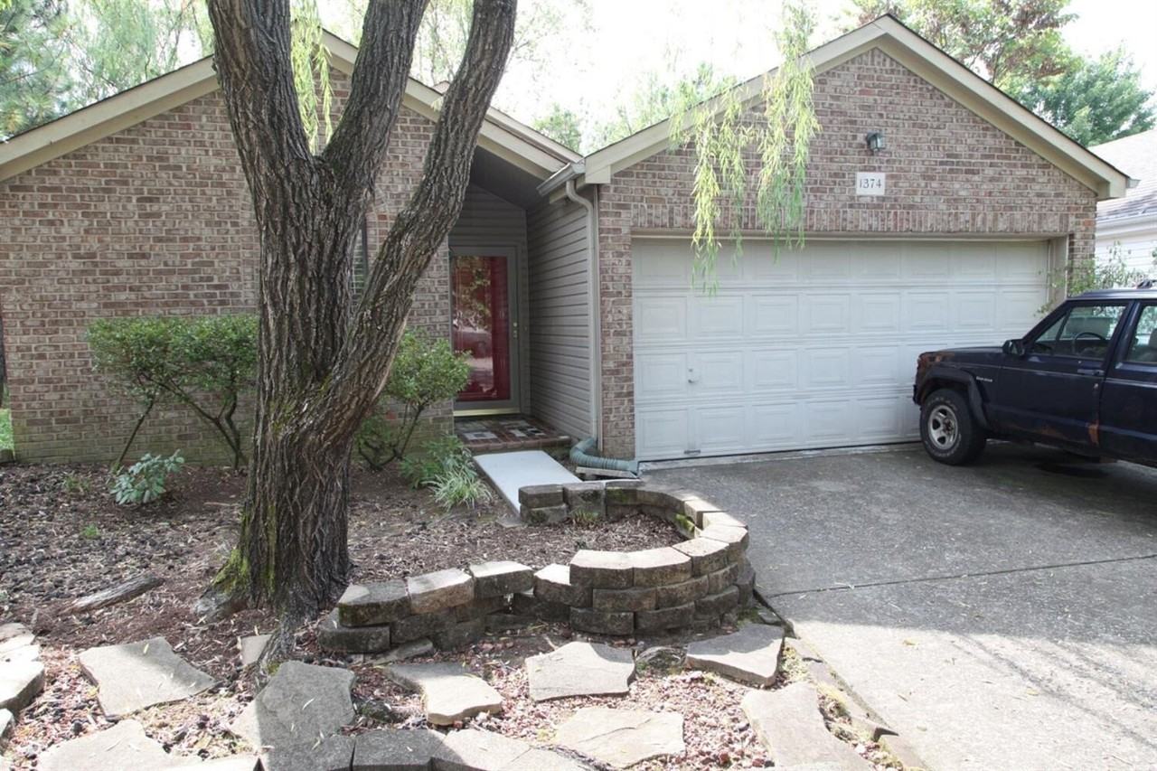 1374 The Kings Ct - Photo 2 of 16