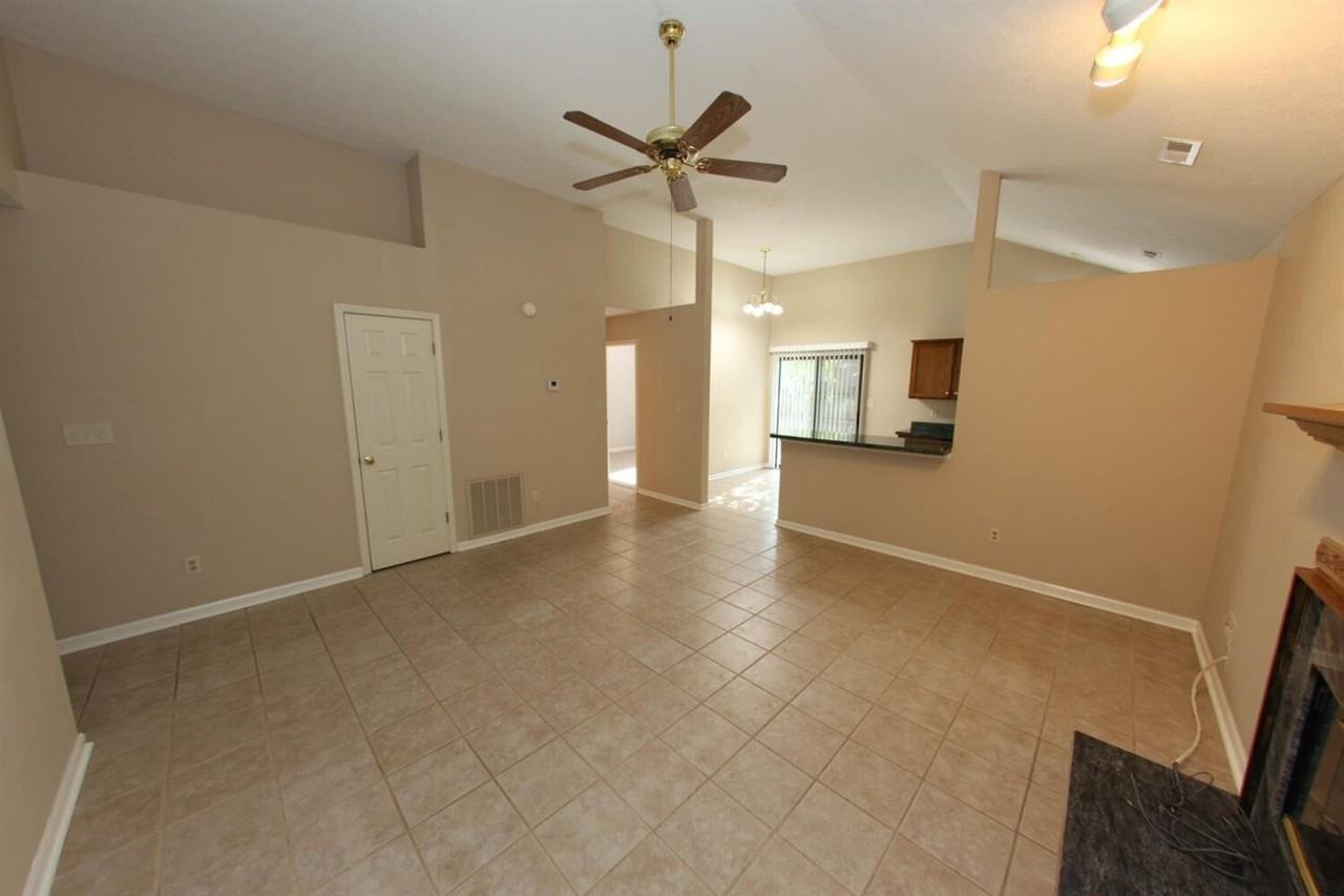 1374 The Kings Ct - Photo 4 of 16