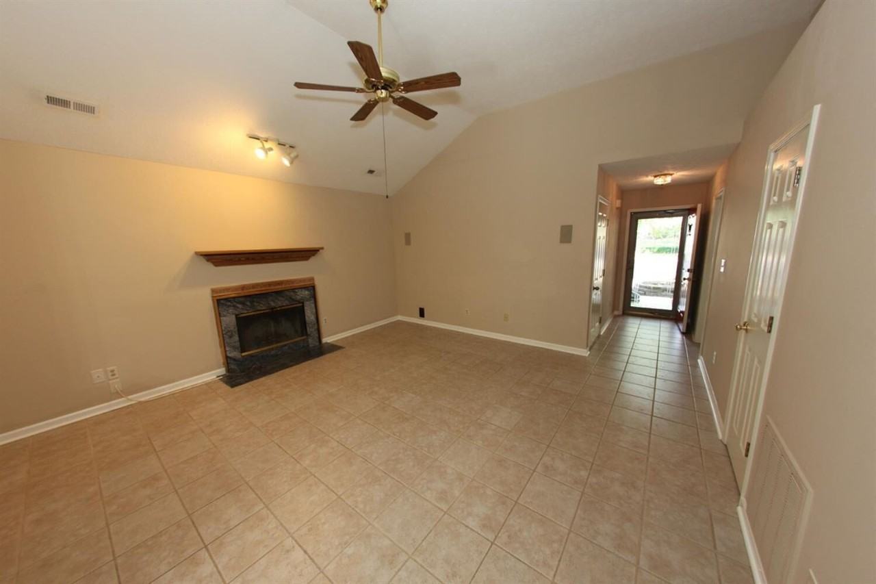 1374 The Kings Ct - Photo 5 of 16