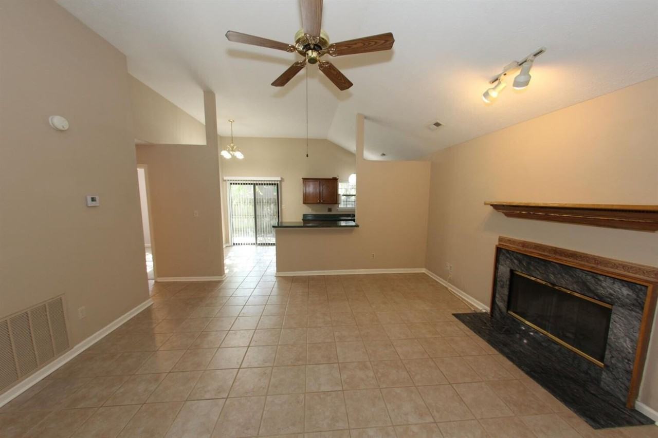 1374 The Kings Ct - Photo 7 of 16