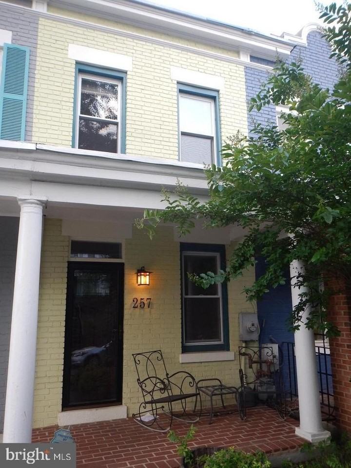 257 14th Pl Ne - Photo 2 of 26
