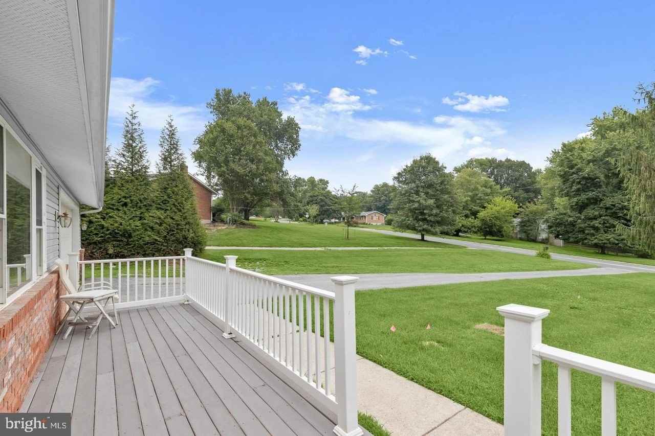 7002 Bristol Pl - Photo 4 of 50