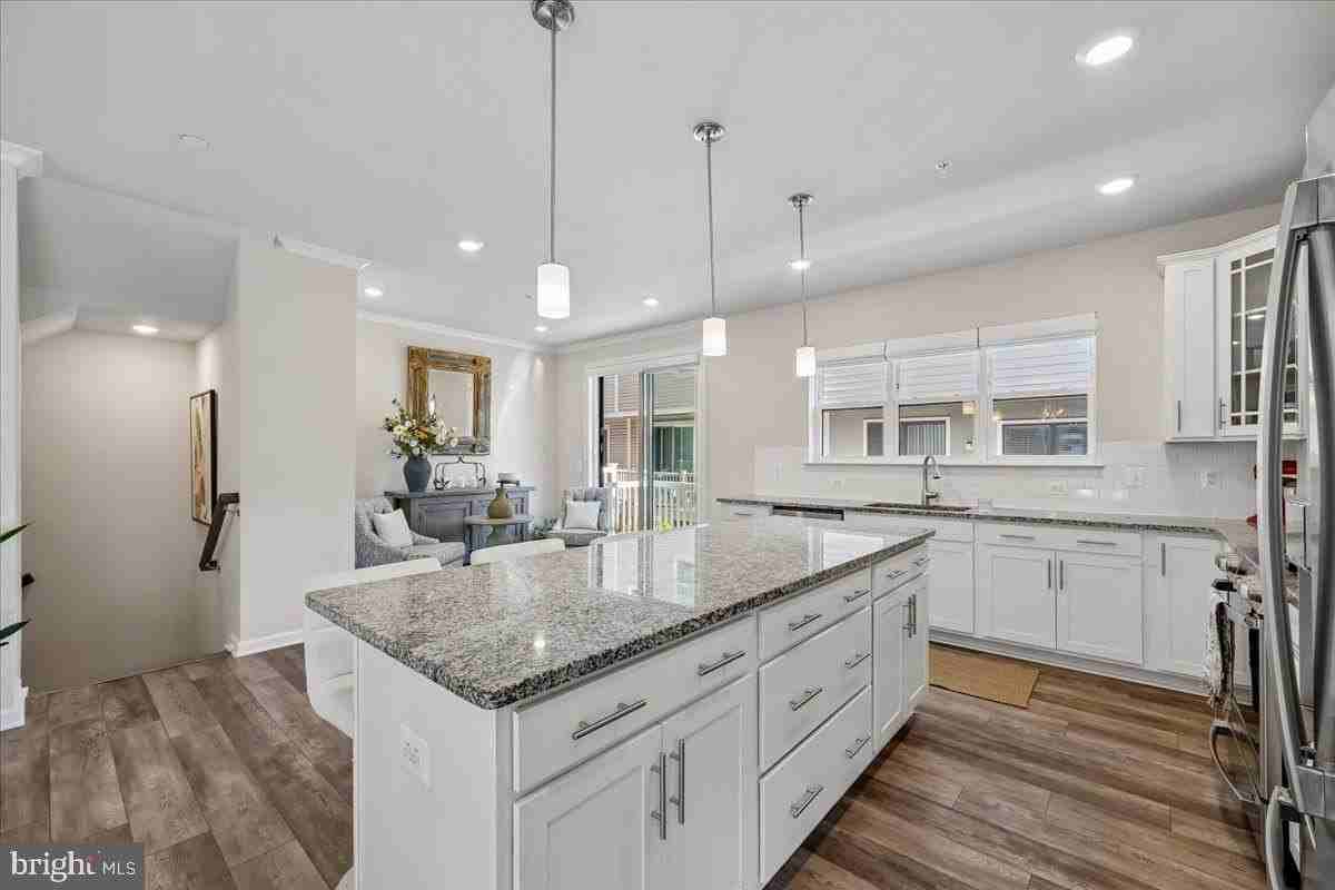 8178 Flatbush St - Photo 5 of 33