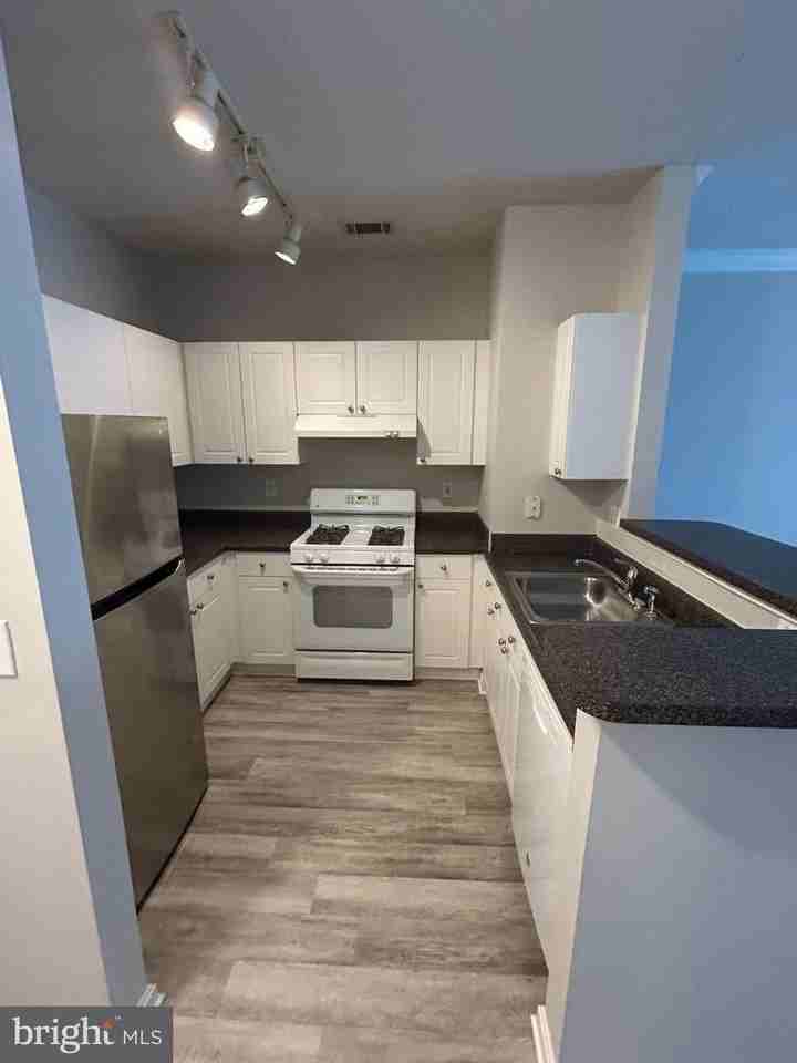 11350 Aristotle Dr - Photo 5 of 7