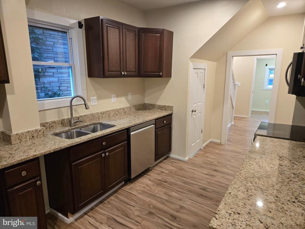214 N East Ln - Photo 6 of 30