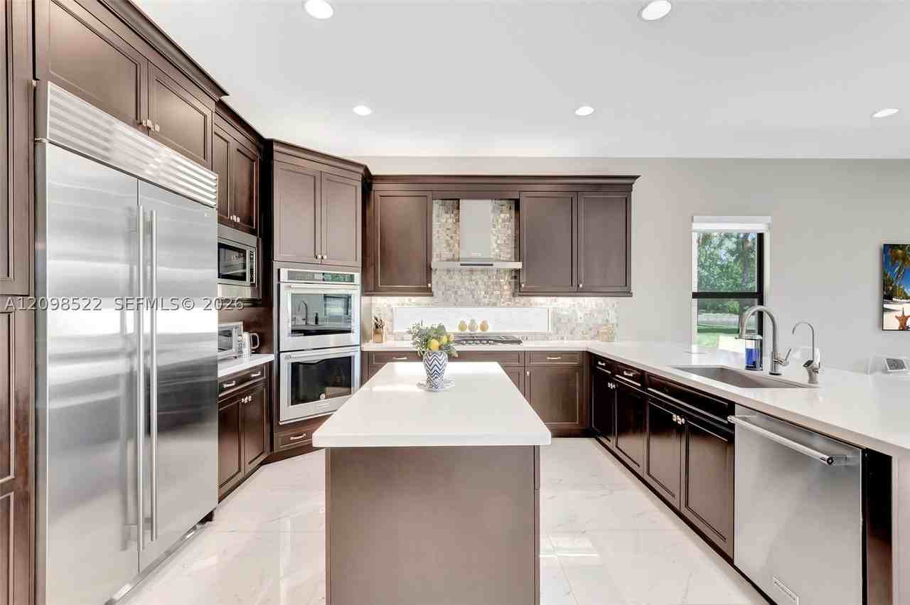 9331 Eden Roc Ct - Photo 7 of 50