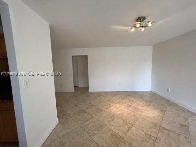 16851 Ne 21st Ave #7 - Photo 4 of 15