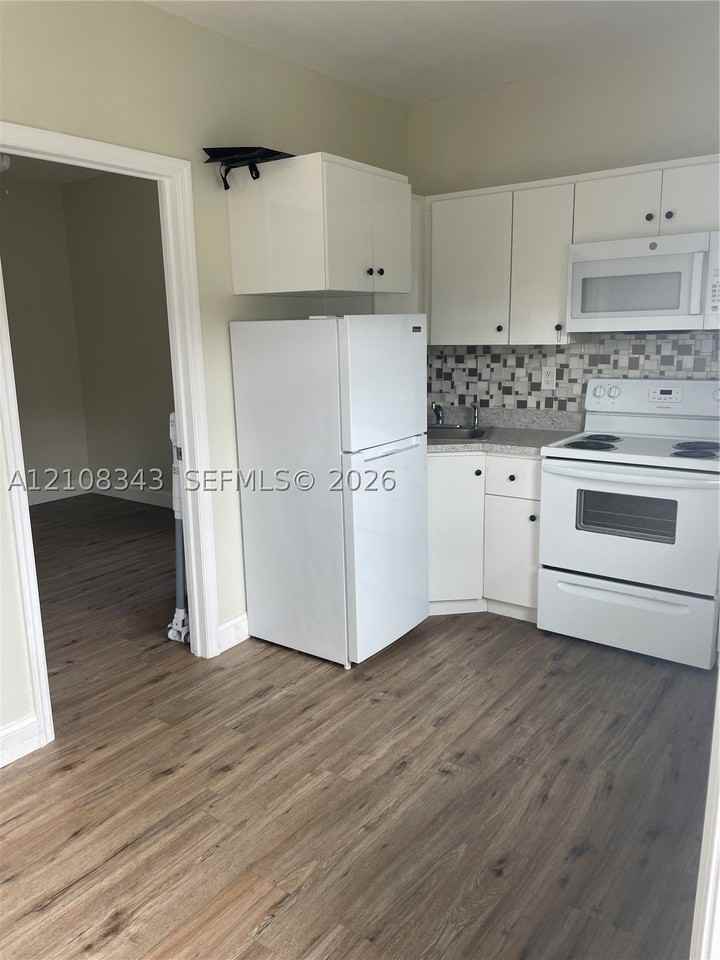 1935 Liberty St #3 - Photo 4 of 11