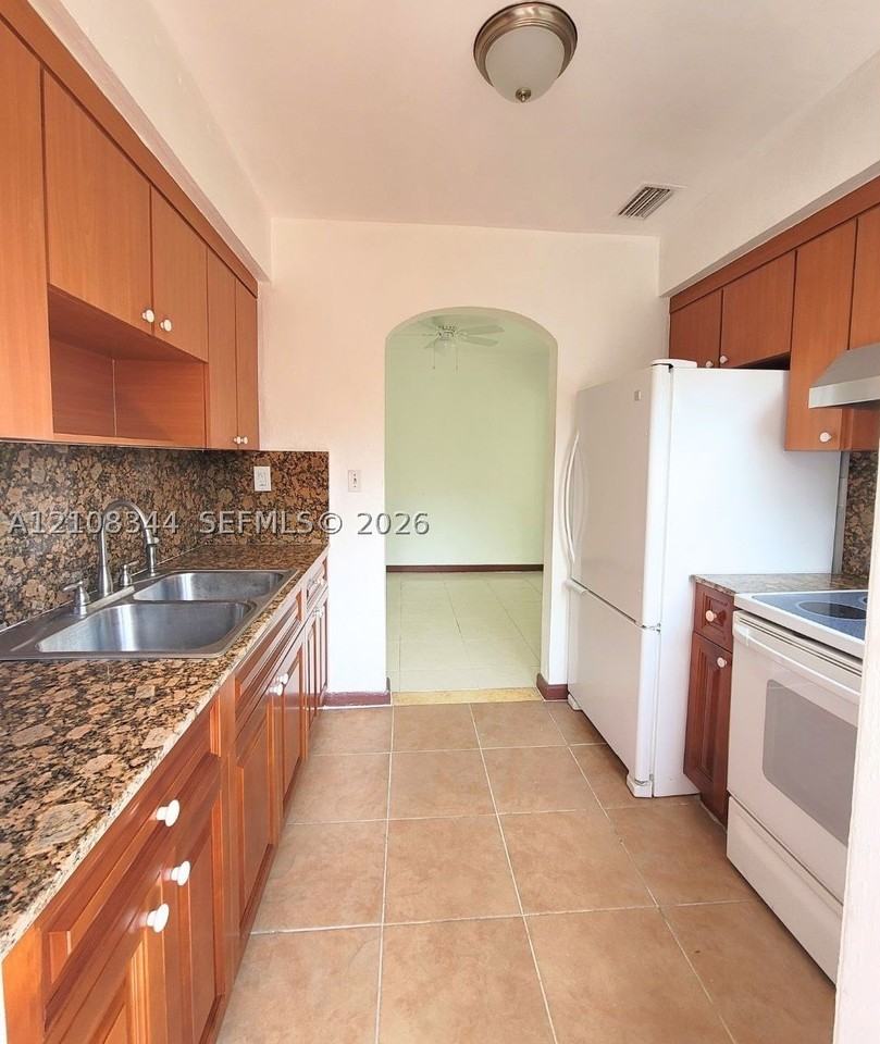 1429 Ne 147th St #1429 - Photo 4 of 12