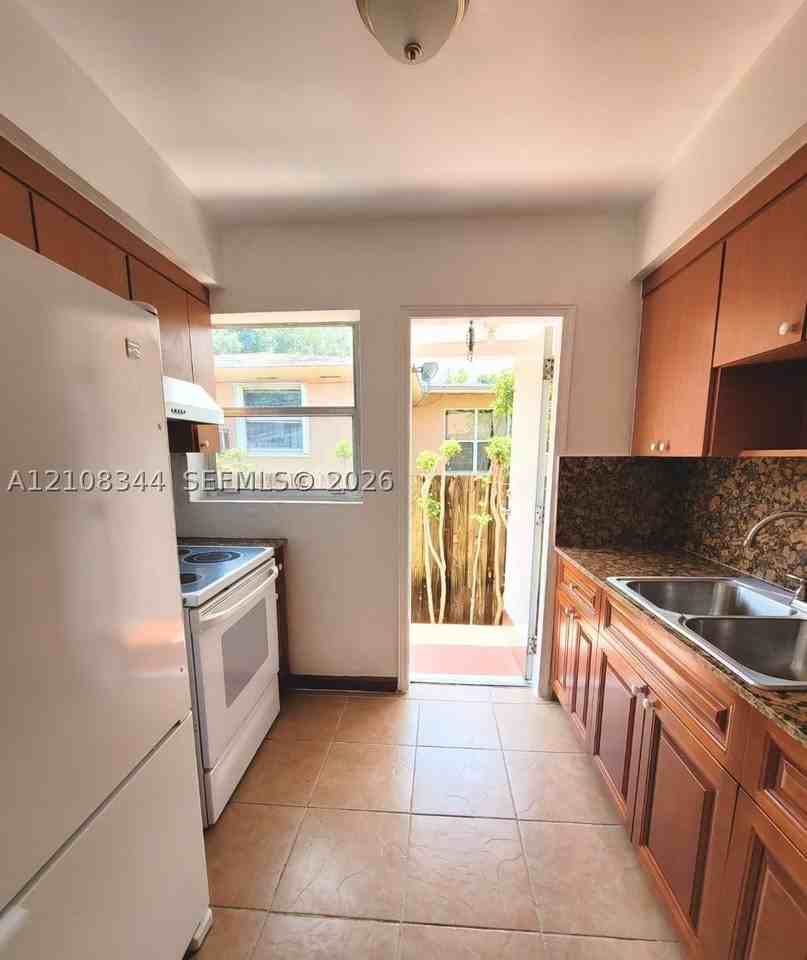 1429 Ne 147th St #1429 - Photo 7 of 12