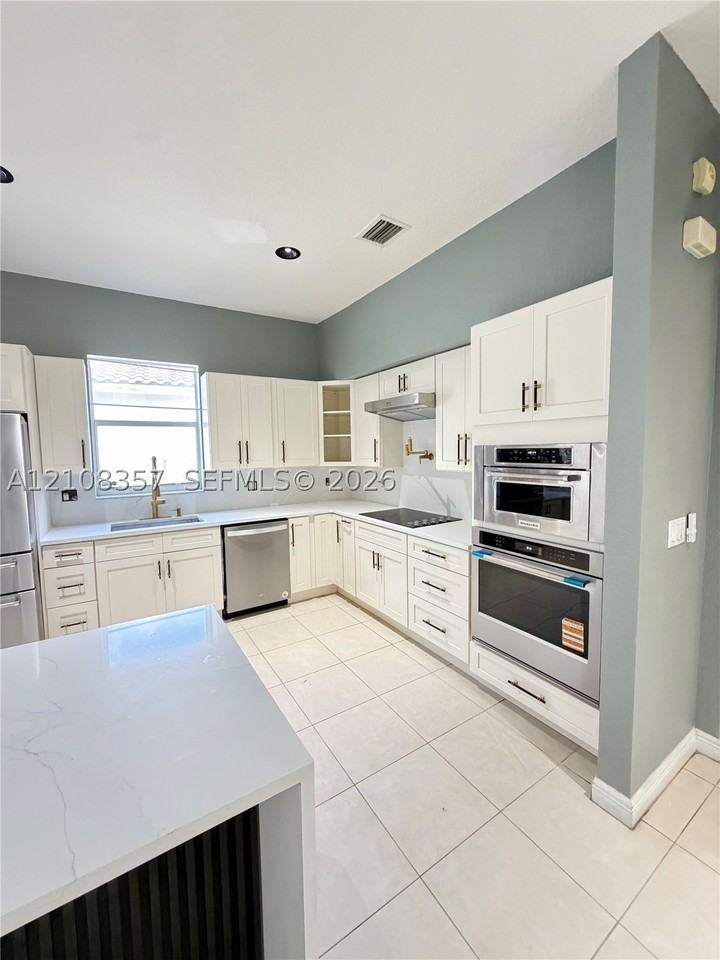 14044 Sw 54th St - Photo 6 of 37