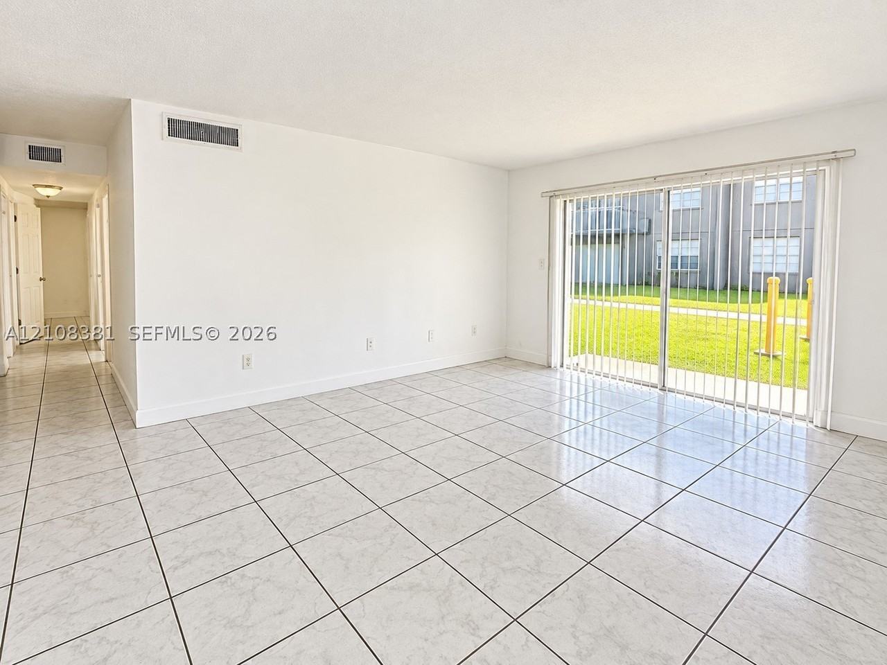 621 Nw 177th St #101 - Photo 2 of 11