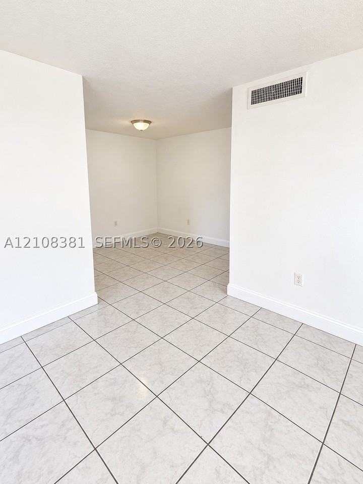 621 Nw 177th St #101 - Photo 3 of 11