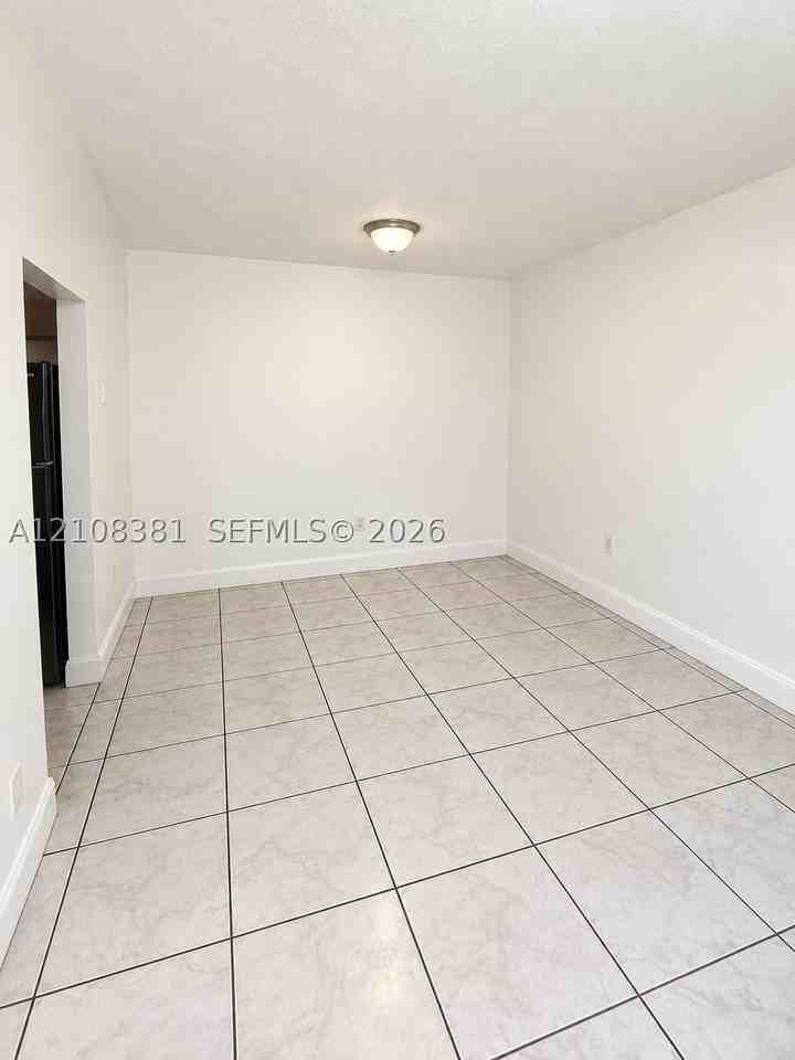 621 Nw 177th St #101 - Photo 4 of 11