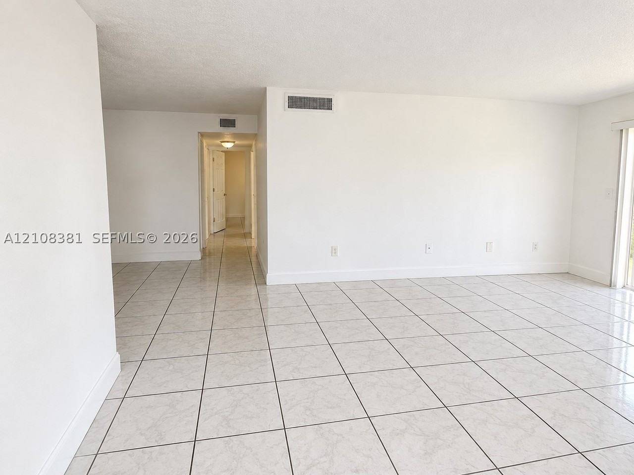 621 Nw 177th St #101 - Photo 5 of 11