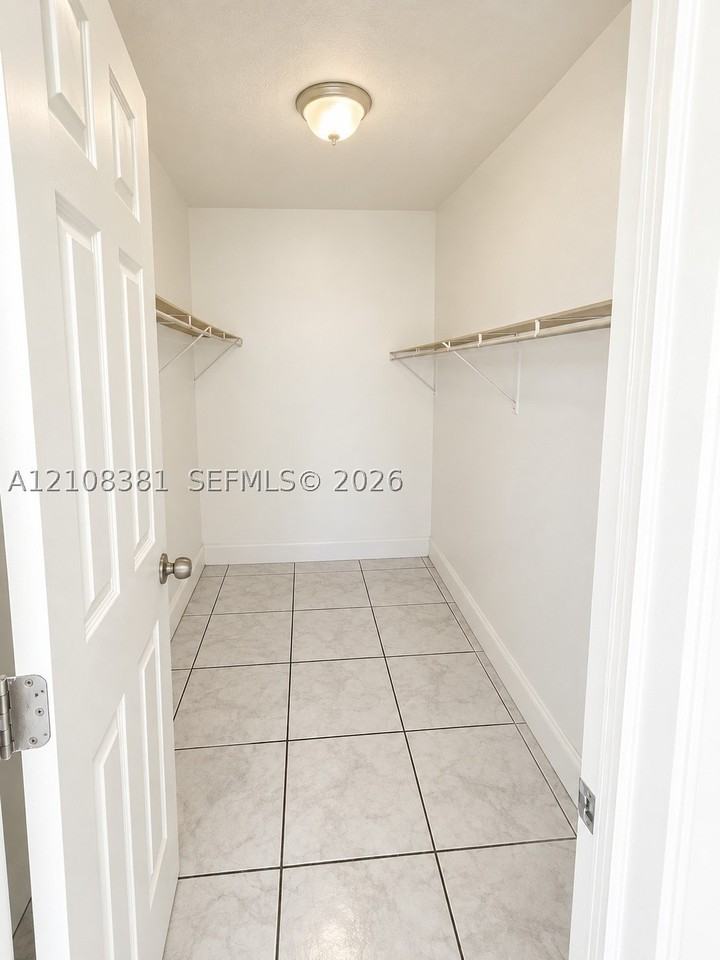 621 Nw 177th St #101 - Photo 7 of 11
