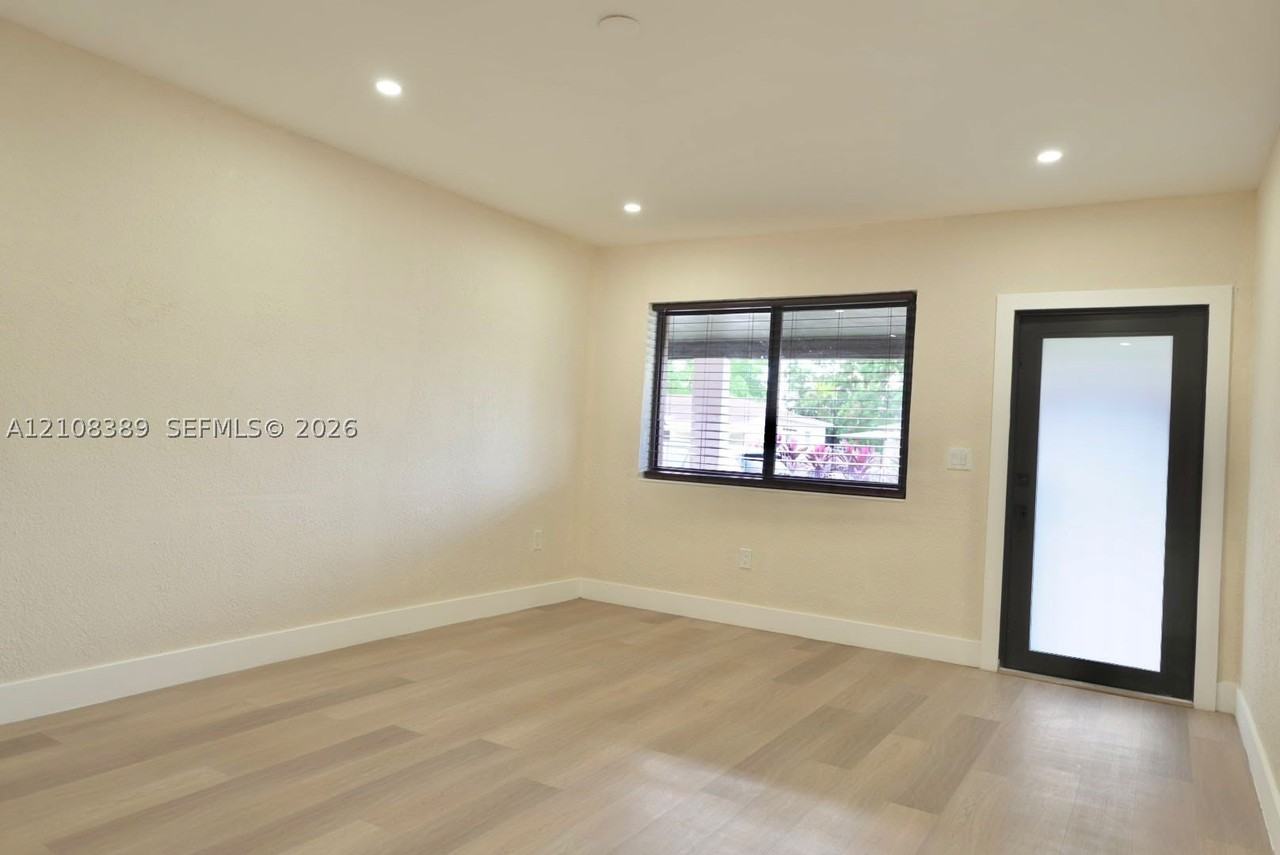 1031 Nw 108th Ter #1033 - Photo 3 of 13