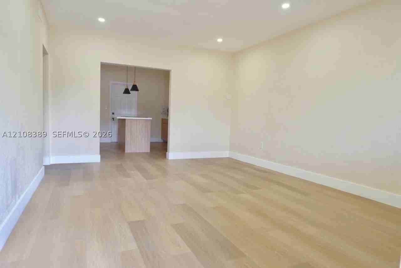 1031 Nw 108th Ter #1033 - Photo 7 of 13