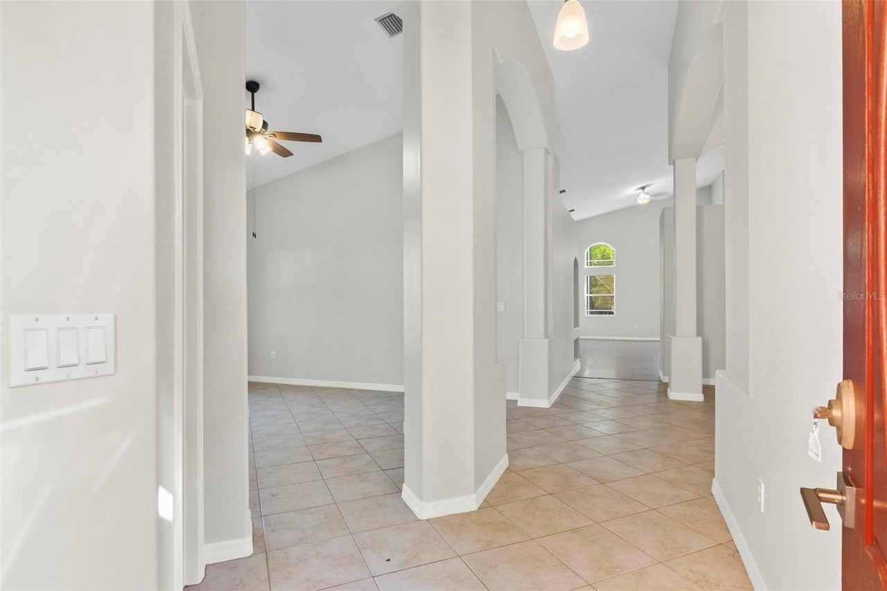 5 Saint Andrews Ct - Photo 4 of 48