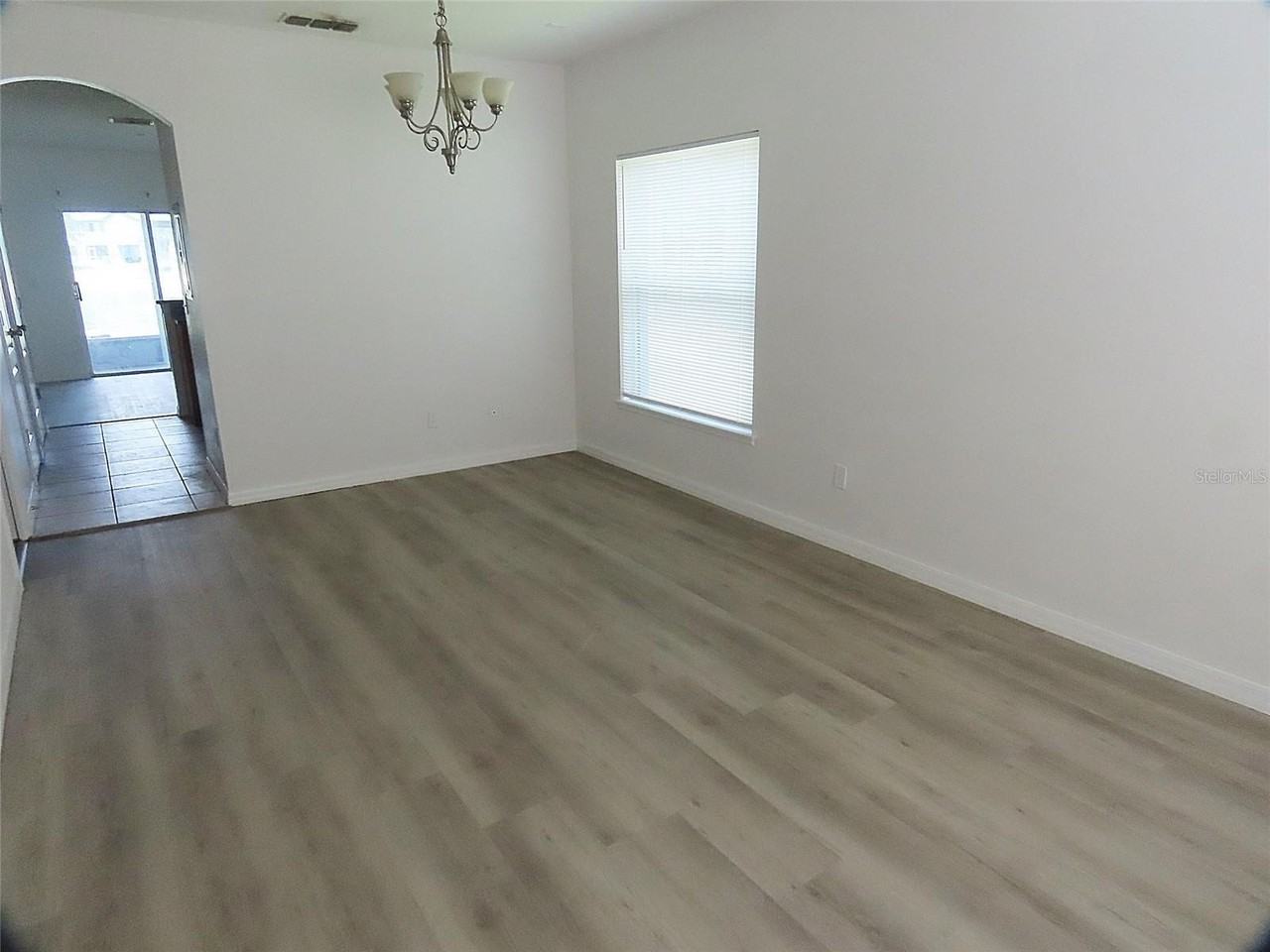 427 Wilton Cir - Photo 2 of 13