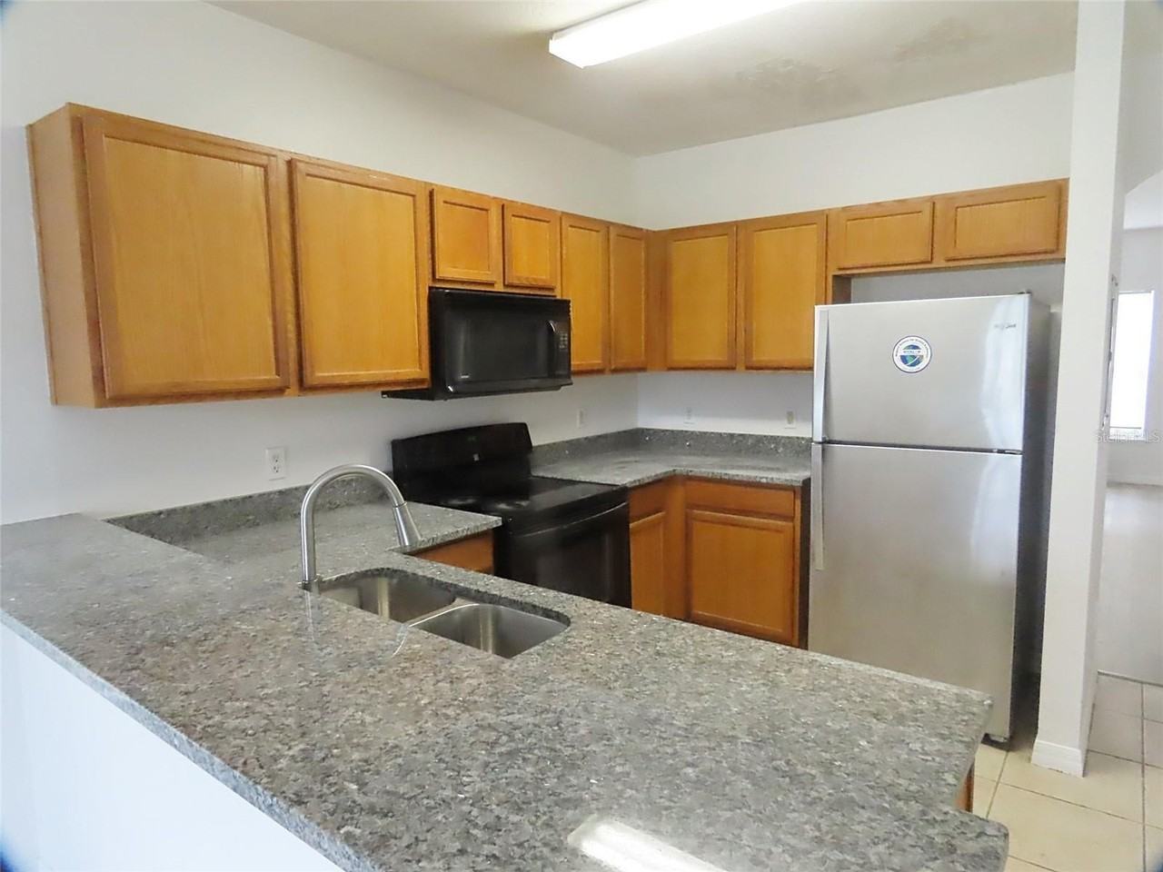 427 Wilton Cir - Photo 3 of 13