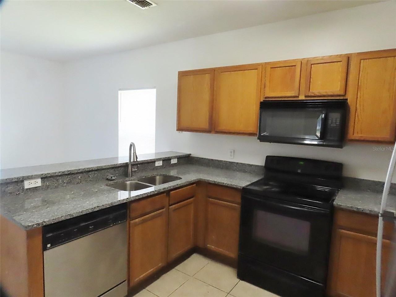 427 Wilton Cir - Photo 4 of 13