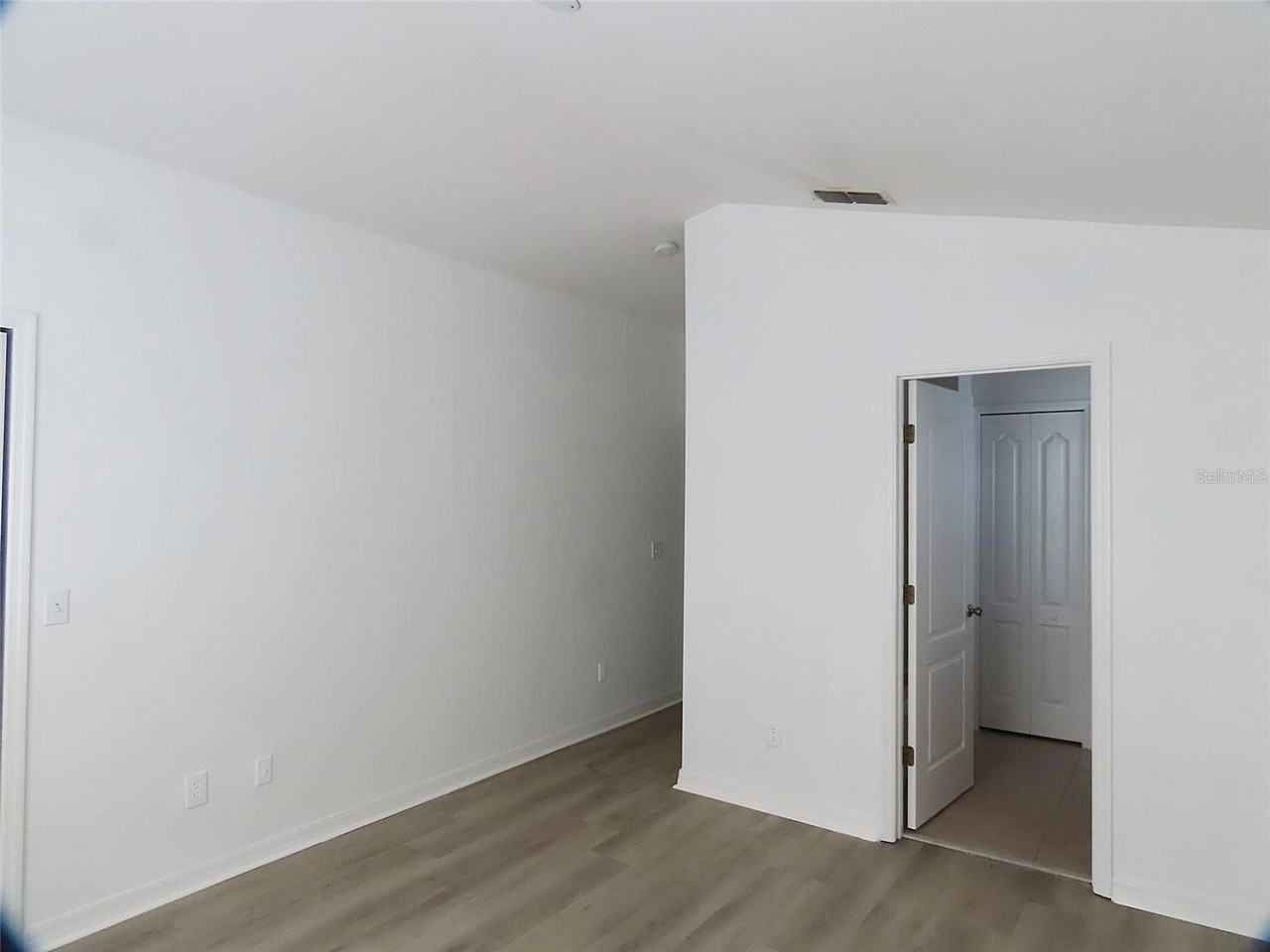 427 Wilton Cir - Photo 7 of 13
