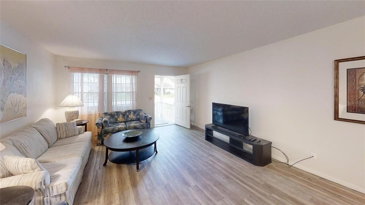 8830 Sw 94th Street Rd #E - Photo 3 of 20