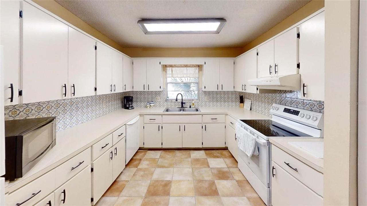 8500 Sw 93rd Ln #B - Photo 7 of 22