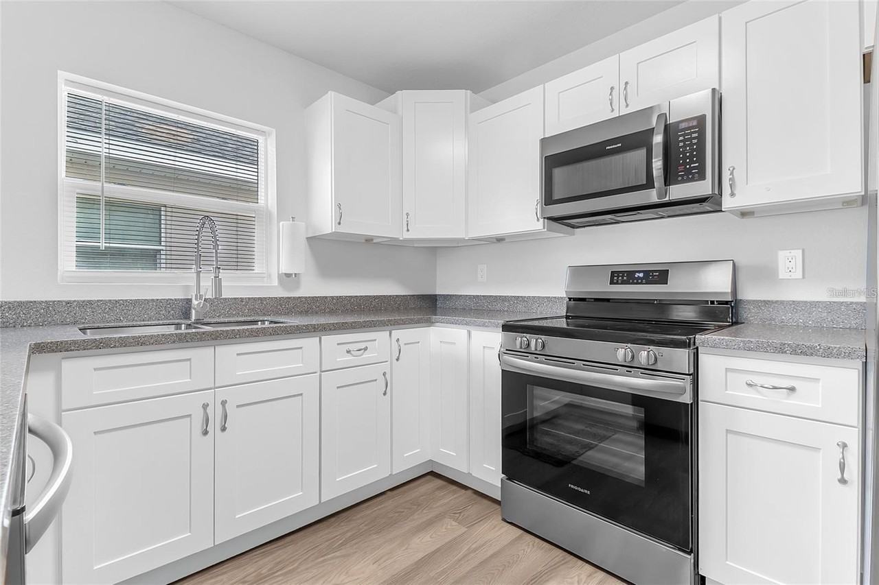 1502 Las Villas Blvd - Photo 7 of 23
