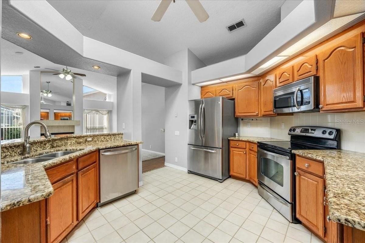 8748 Kipling Ave - Photo 3 of 48