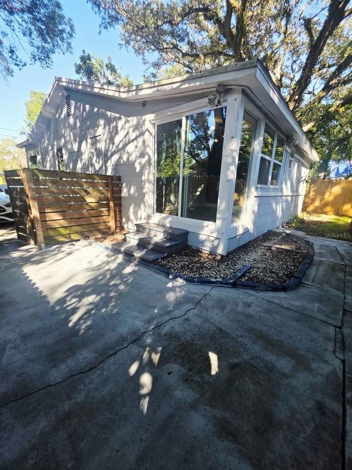 919 E Flora St - Photo 3 of 23
