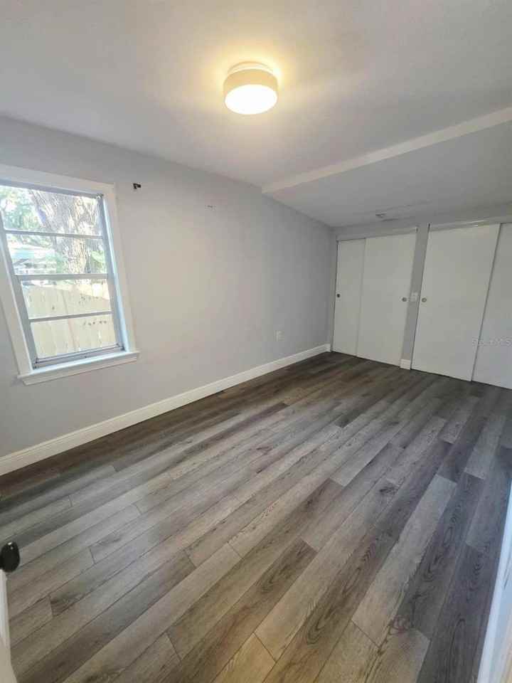 919 E Flora St - Photo 5 of 23