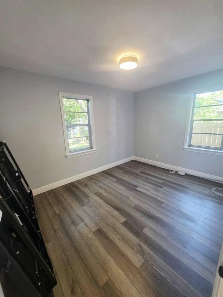919 E Flora St - Photo 6 of 23