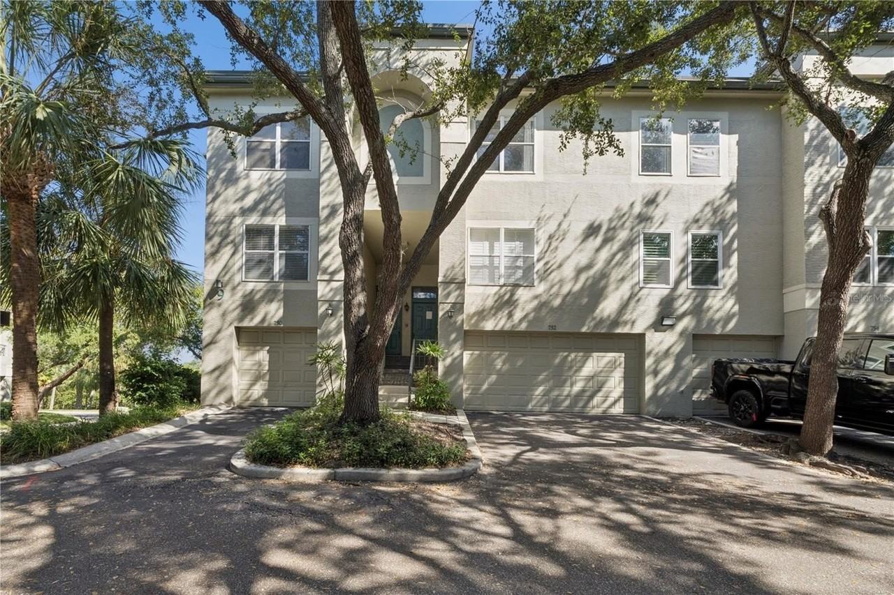 752 Coral Reef Dr - Photo 2 of 37