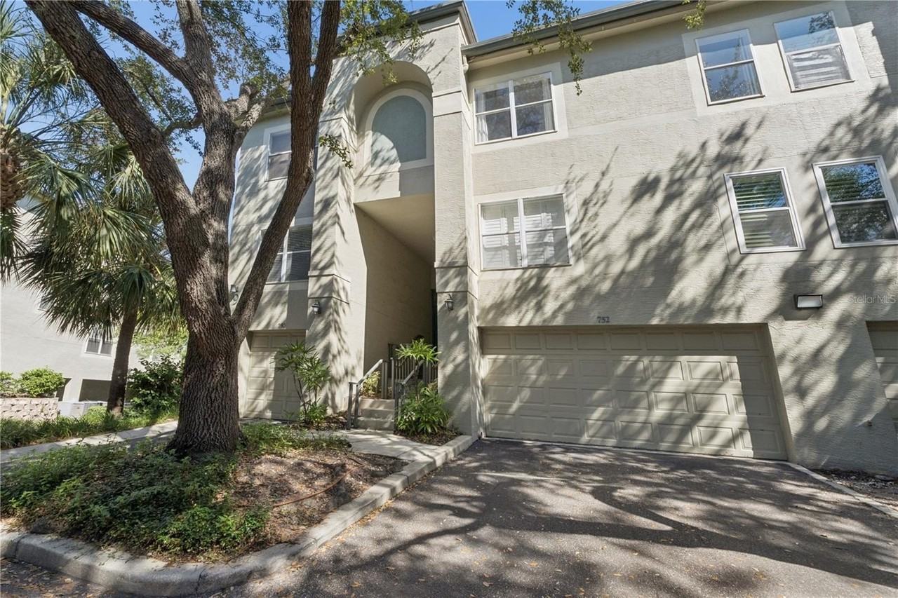 752 Coral Reef Dr - Photo 5 of 37