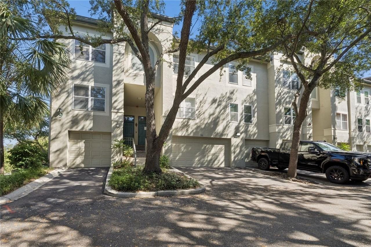 752 Coral Reef Dr - Photo 6 of 37