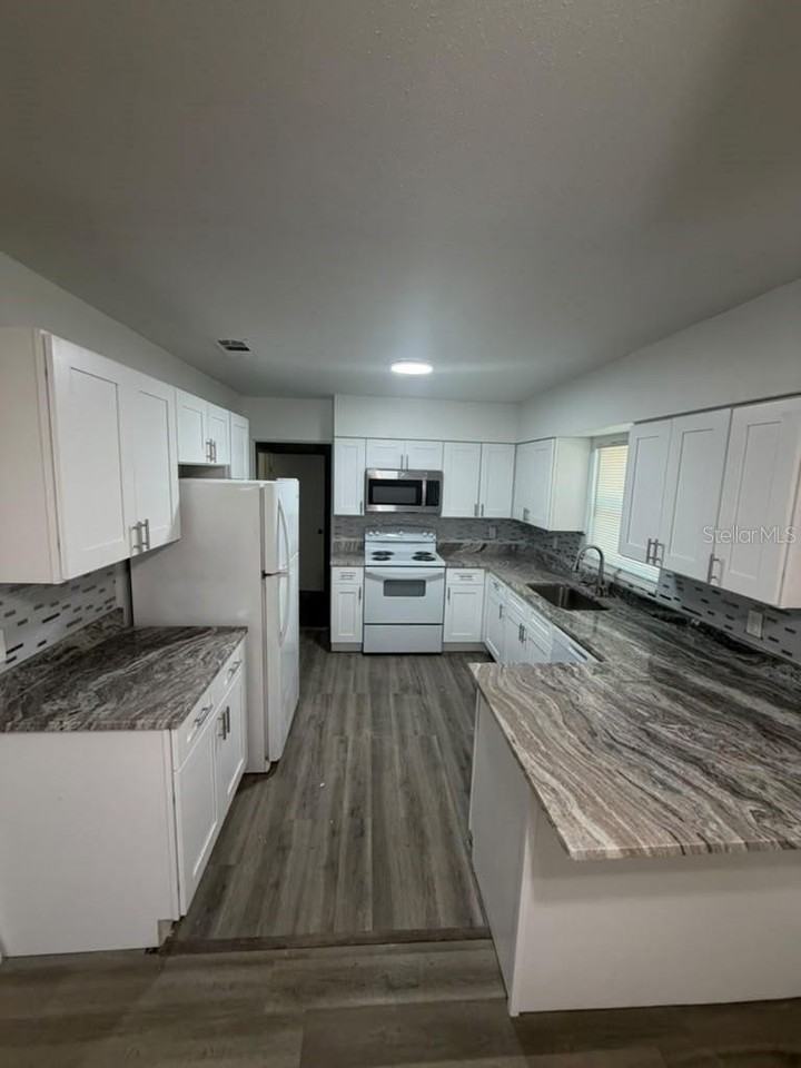 260 38th Ave Se - Photo 5 of 13